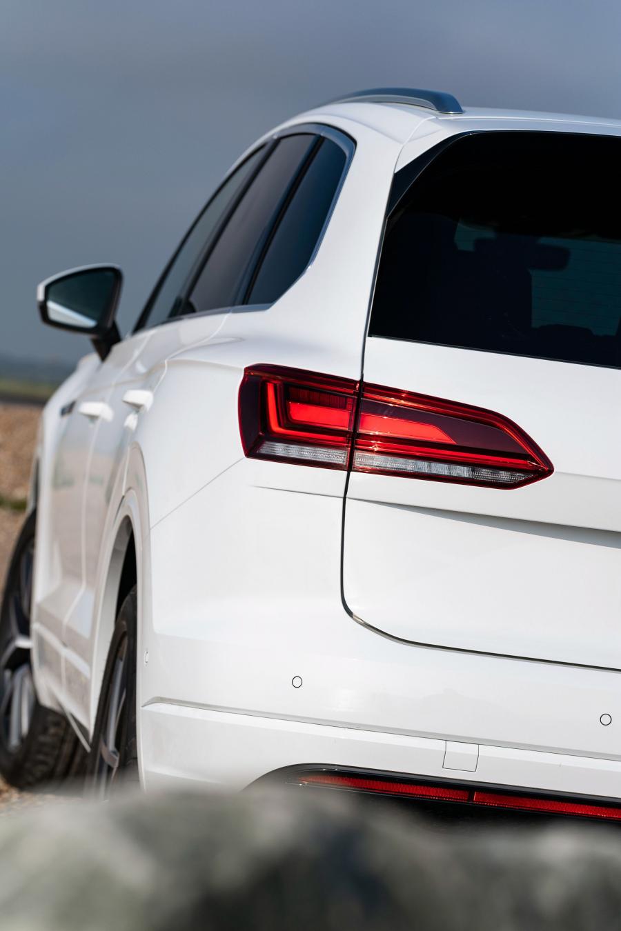 Детали экстерьера Volkswagen Touareg V6 TDI R-Line 2018 года  (UK) (фото 22 из 40)